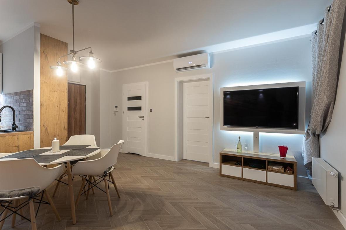 B&W Luxurious Apartment In The Center Of Breslavia Exterior foto
