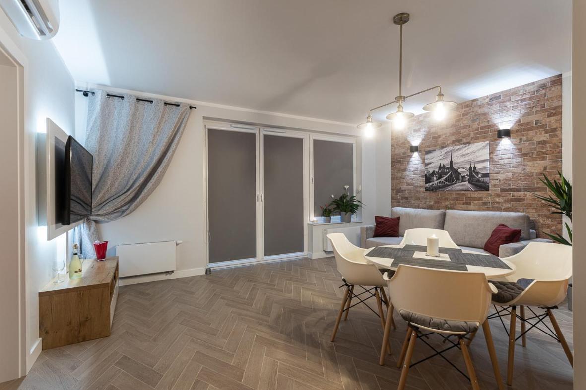 B&W Luxurious Apartment In The Center Of Breslavia Exterior foto