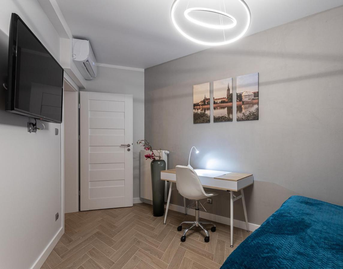 B&W Luxurious Apartment In The Center Of Breslavia Exterior foto